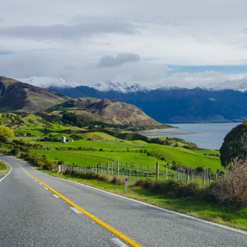 breathtaking view beautiful landscape surrounded by mountains wanaka town new zealand